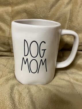 💐 2/$25💐 Rae Dunn Artisan Collection ‘Dog Mom’ Ceramic Mug